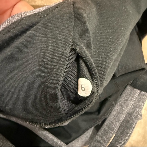 Lululemon Athletica Energy Bra Athletic Athleisure Heathered Charcoal Size 6 - Picture 5 of 8